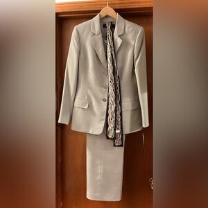 Kasper Women’s 2 Piece Pant Suit, NWT, Size 10, Steel gray